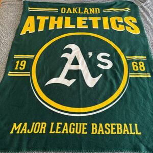NWOT MLB Oakland Athletics Green & Gold Fleece Logo Blanket 3' x 5' - BD&A
